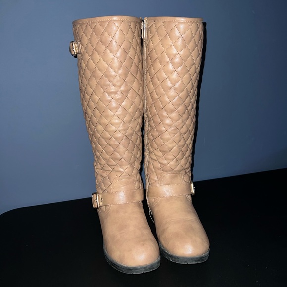 Tan quilted pattern boots size 8 1/2 👢 - Picture 4 of 14